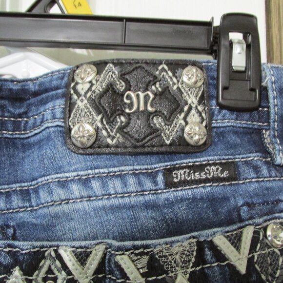Miss Me Blingy Capris Jeans - Picture 5 of 8